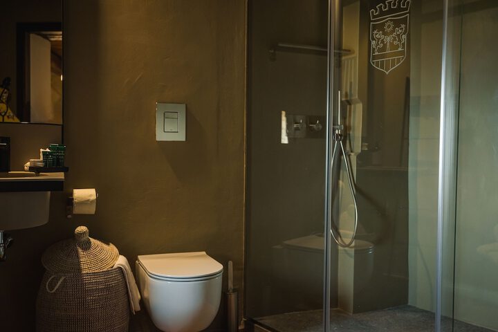 Room 35 of 62