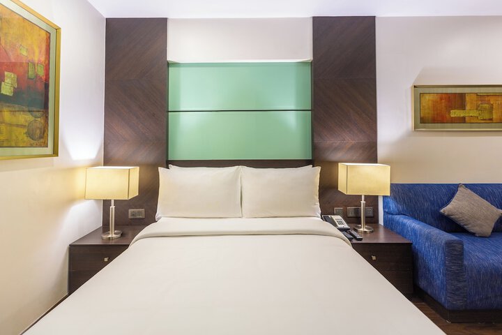 Room 9 of 35