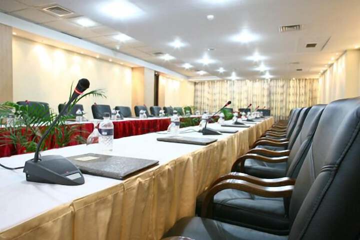 Business Center 63 of 65