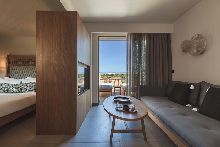 Room 18 of 100