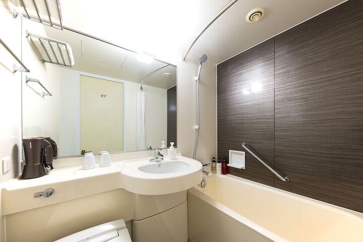 Room 8 of 25