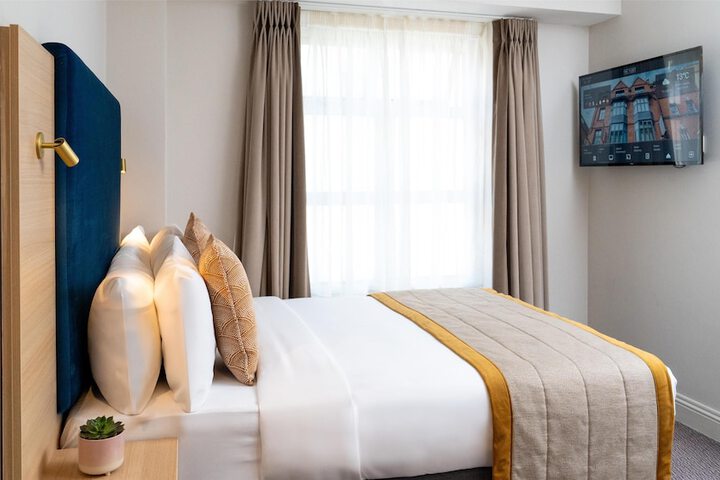 Room 42 of 104