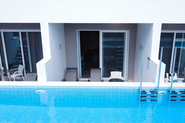 Pool 55 of 109