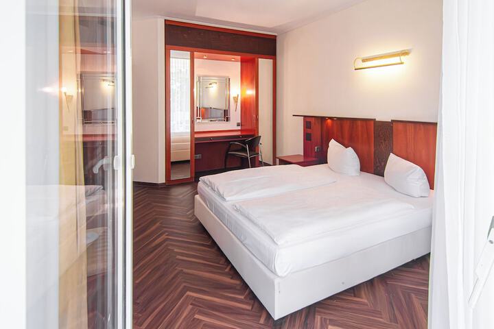 Room 33 of 123