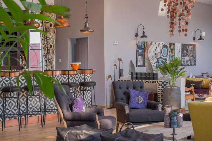 Lounge 57 of 74