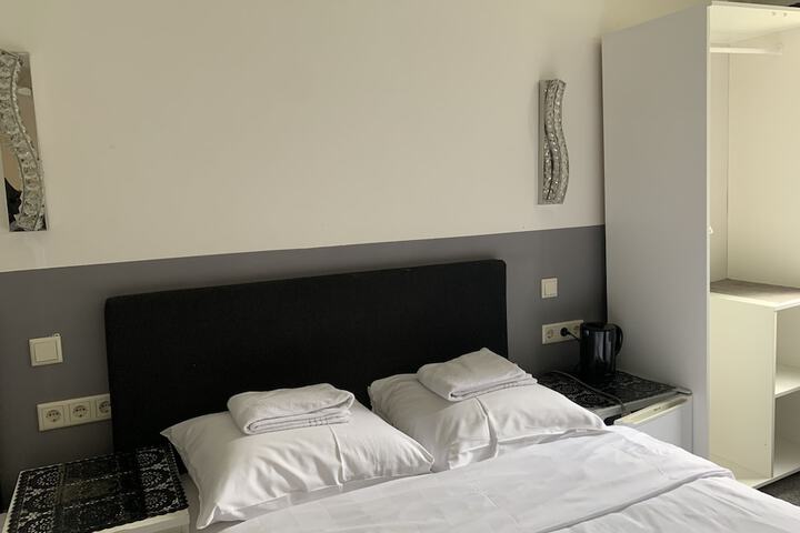 Room 13 of 42