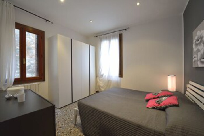 Room 30 of 37