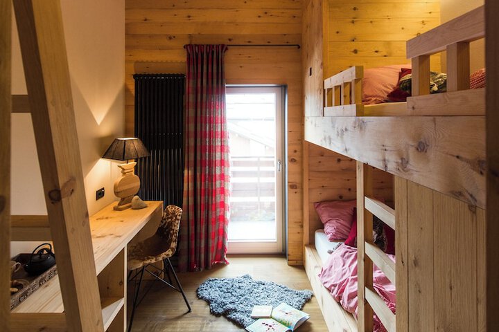 Room 44 of 176