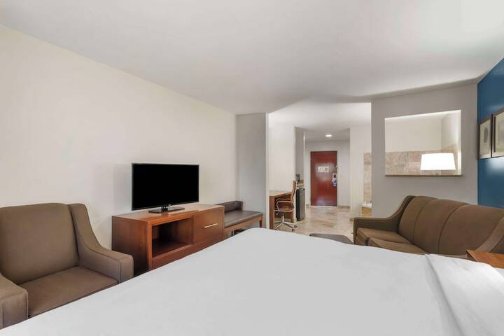 Suite 2 Queen Beds (7 of 20)