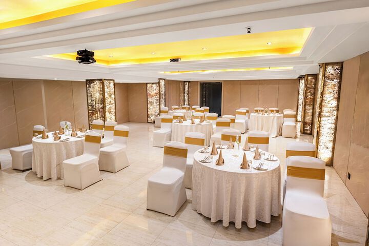 Ballroom/Hall 94 of 102