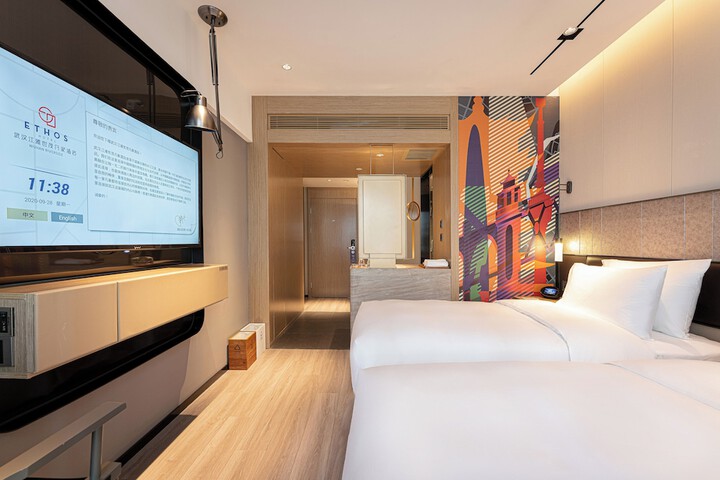 Room 10 of 21