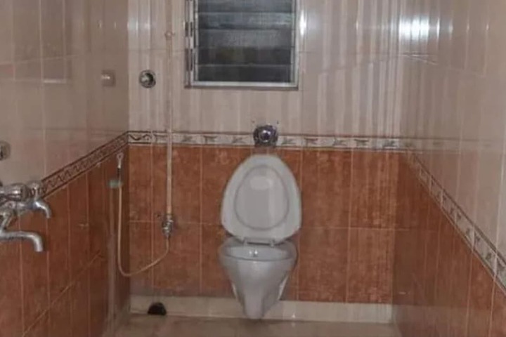 Room 10 of 14