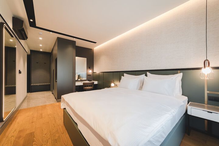 Room 7 of 42