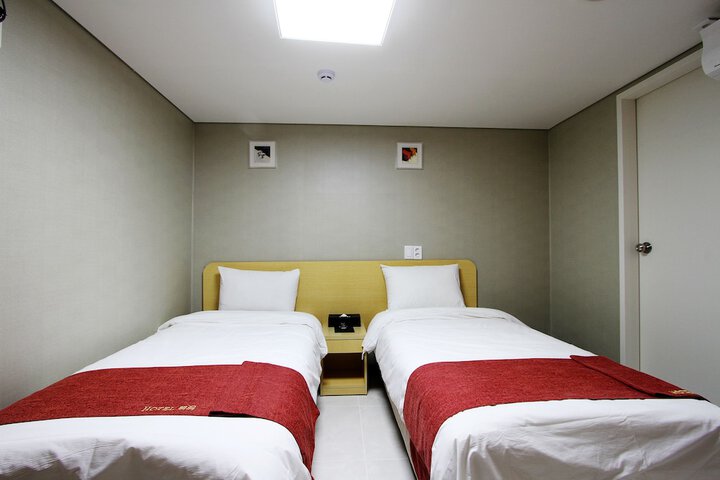 Room 21 of 50