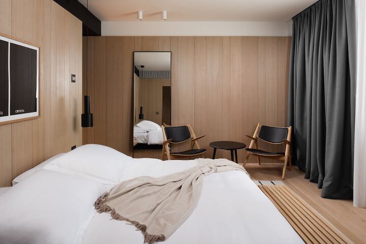 Room 9 of 64