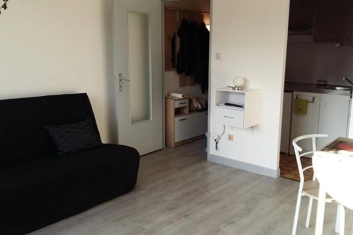 Room 5 of 11