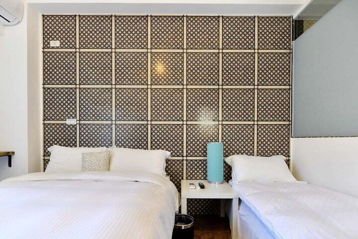 Room 16 of 86