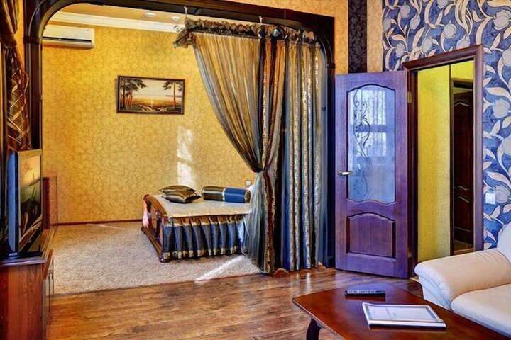 Room 6 of 22