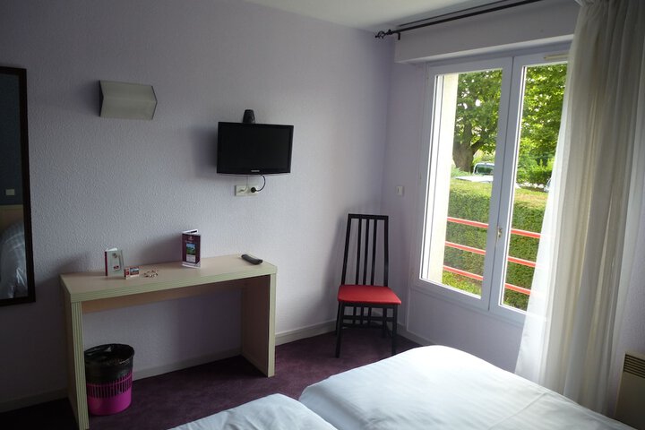 Room 9 of 33