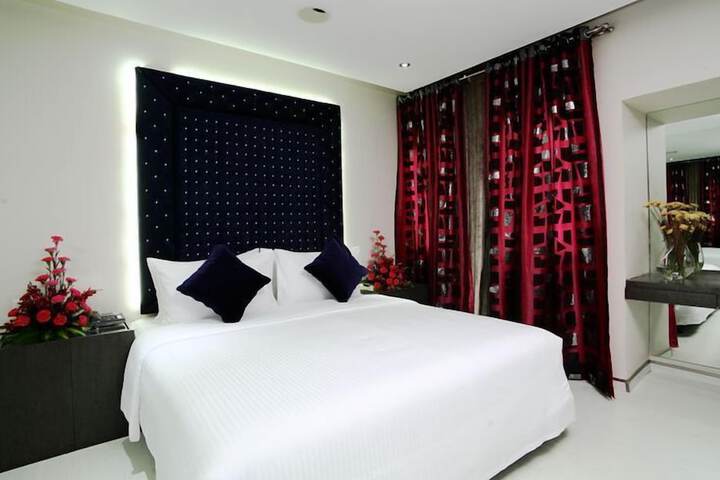 Room 12 of 28