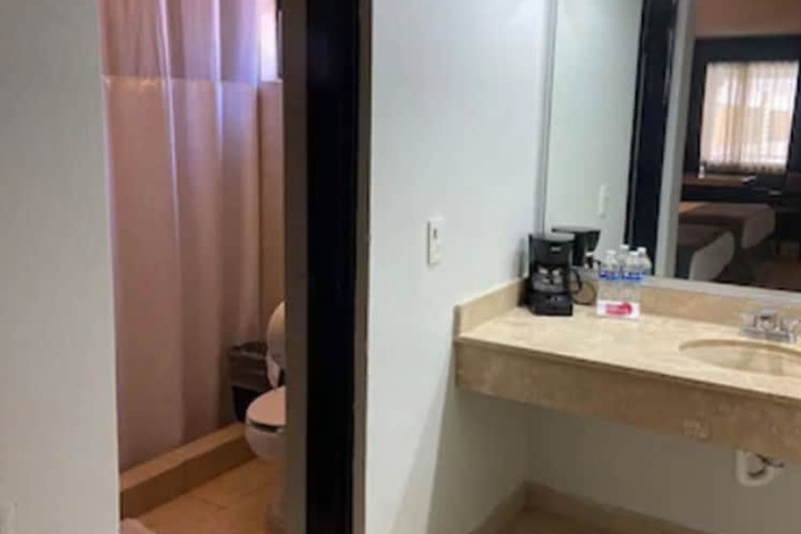 Room 12 of 27