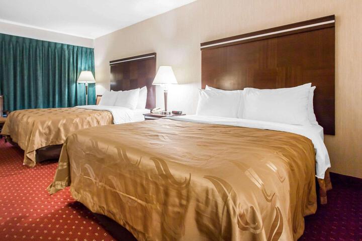 1 Queen Bed (5 of 6)