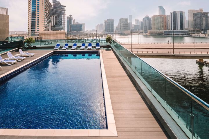Pool 102 of 260