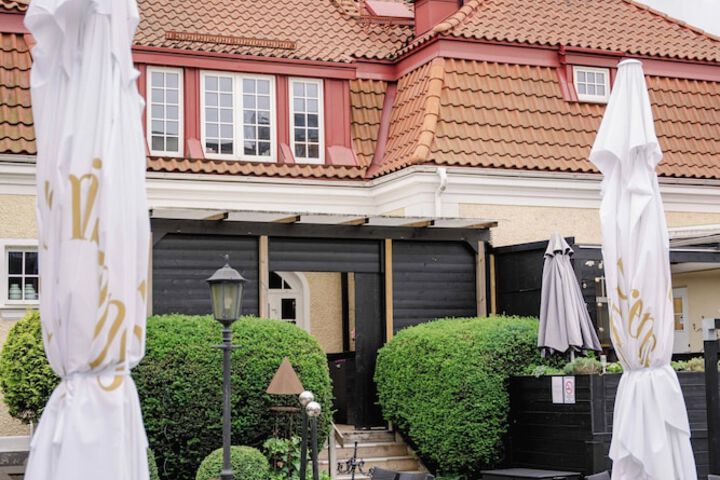 Hotel Exterior 105 of 109