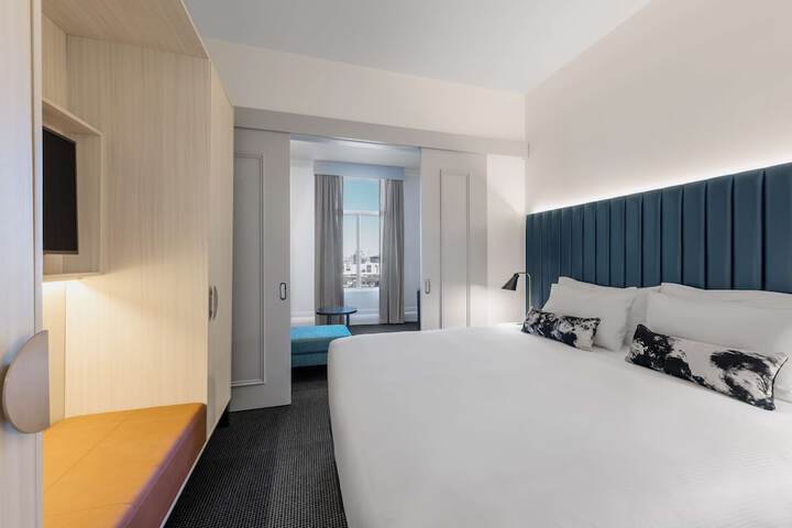 Room 52 of 87