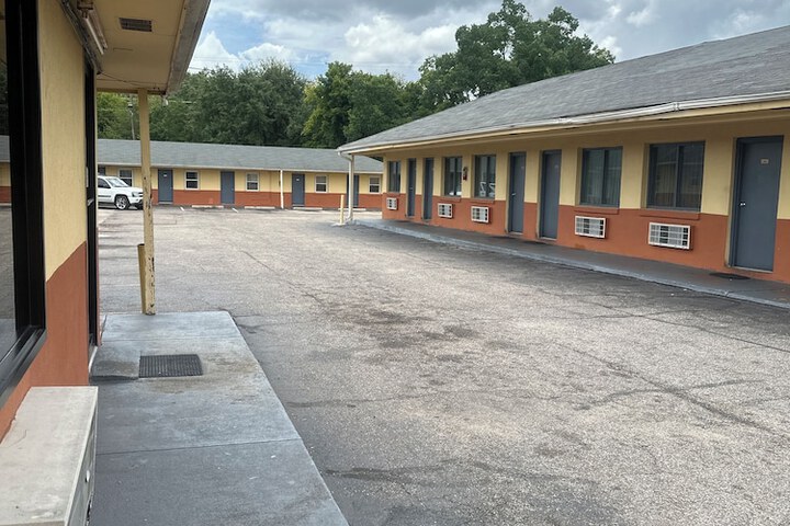 Exterior of johns motel