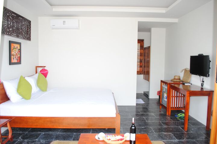 Room 6 of 33