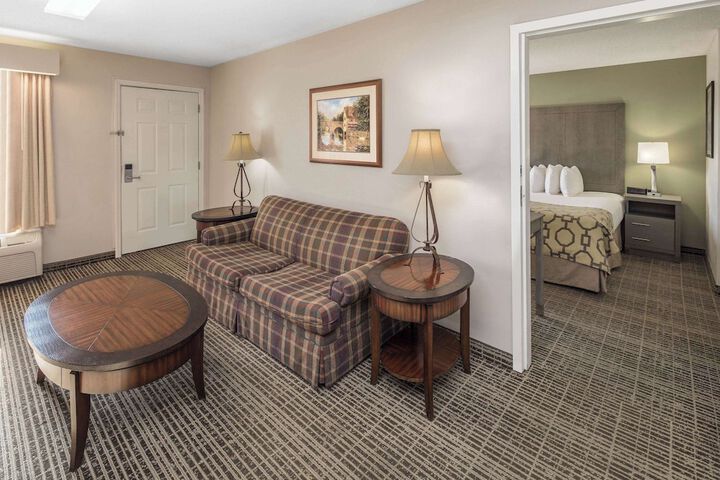 1 King Bed (1 of 7)