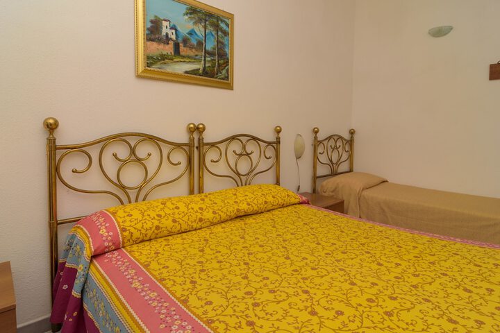 Room 4 of 73