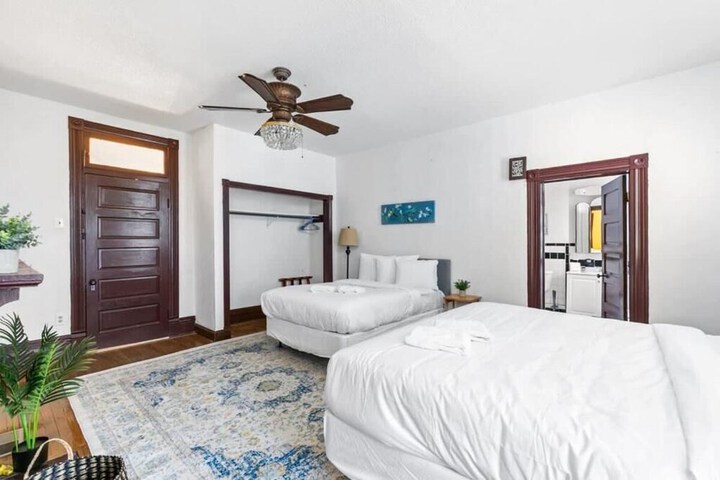 Room 8 of 38