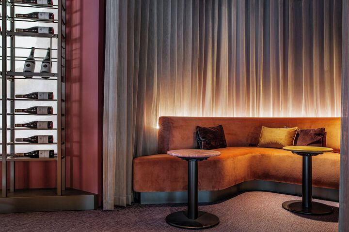 Lounge 67 of 93