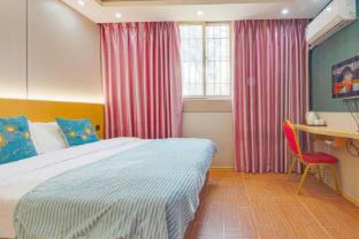 Room 6 of 6
