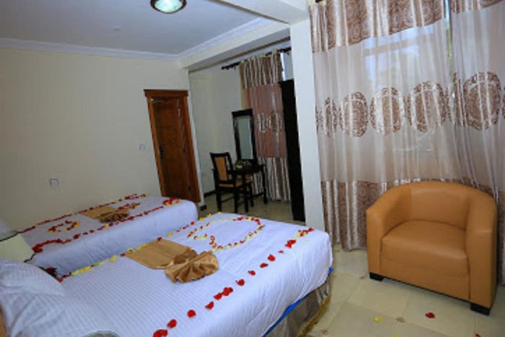 Room 5 of 9