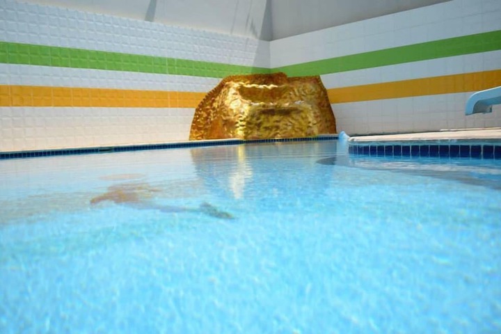 Pool 17 of 24