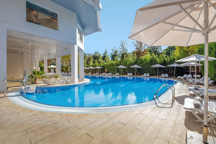 Hotel Pool