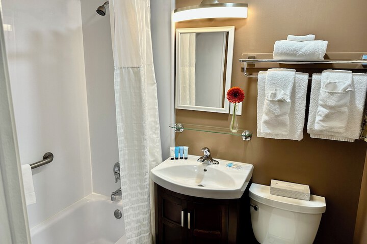 Room 32 of 52