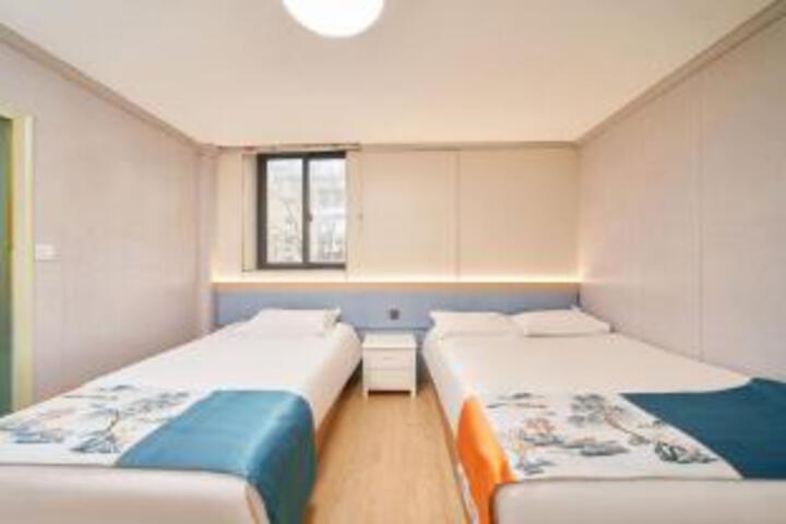 Room 11 of 11