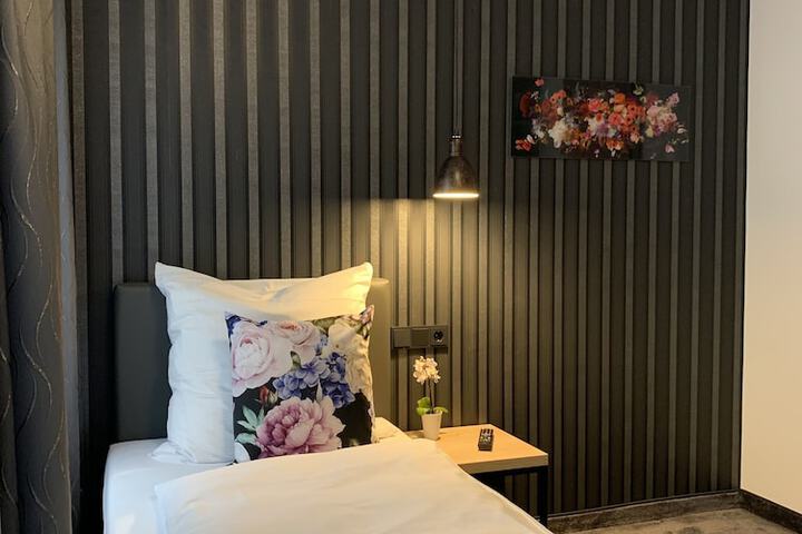 Room 7 of 36