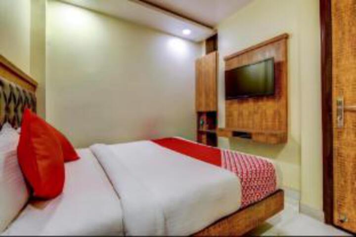 Room 9 of 23