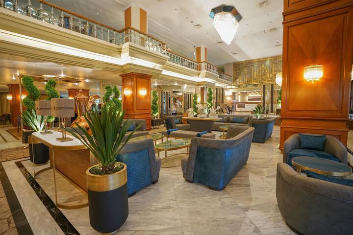 Entrance & Lobby
