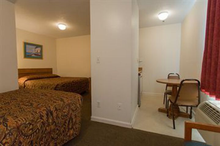 Room 13 of 36