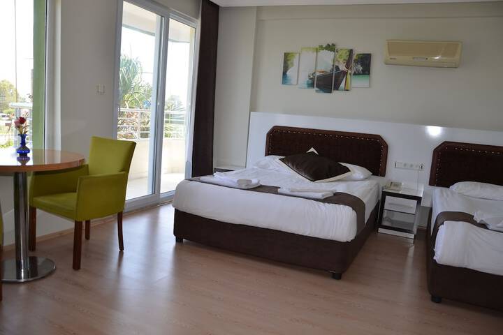 Room 7 of 33