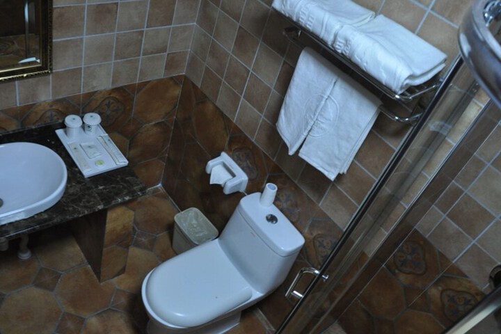 Room 15 of 28