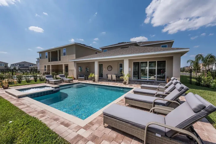 Pool 11 of 19