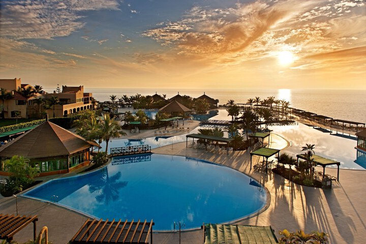 Hotel Pool