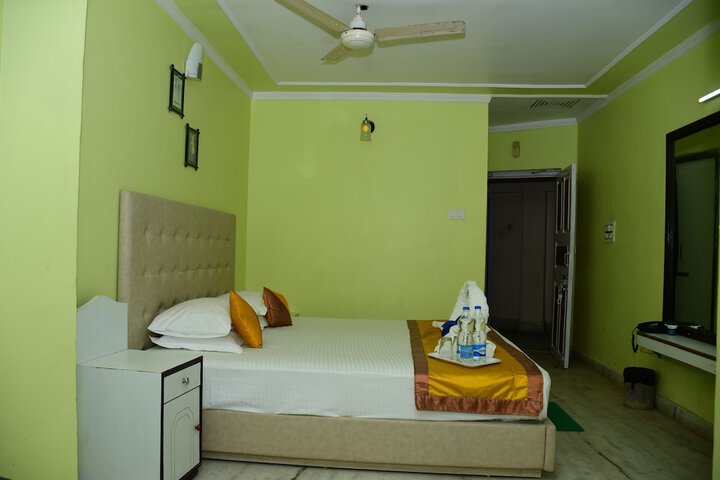 Room 5 of 36